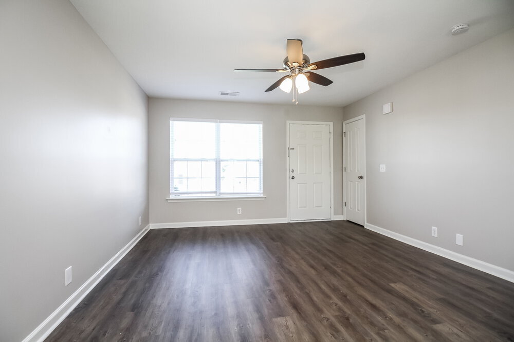 Building Photo - 404 Glenmore Ct