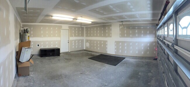 Building Photo - Lavish on Limestone!
