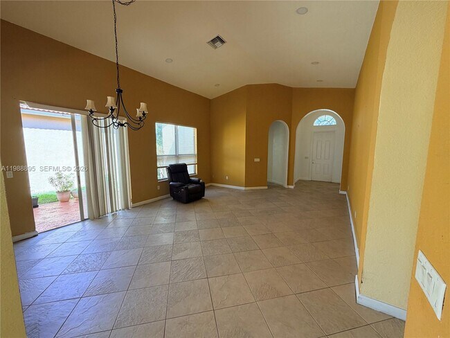 Building Photo - 4110 NE 22nd Ct