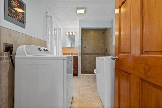 Building Photo - 40 Alden Pl