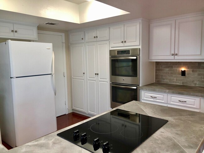Building Photo - 31440 Club Vista Ln
