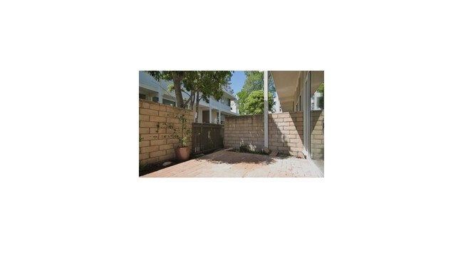 Building Photo - 4218 W Kling St
