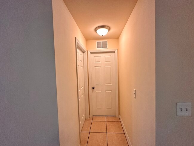 Building Photo - 626 SE 13th Ave