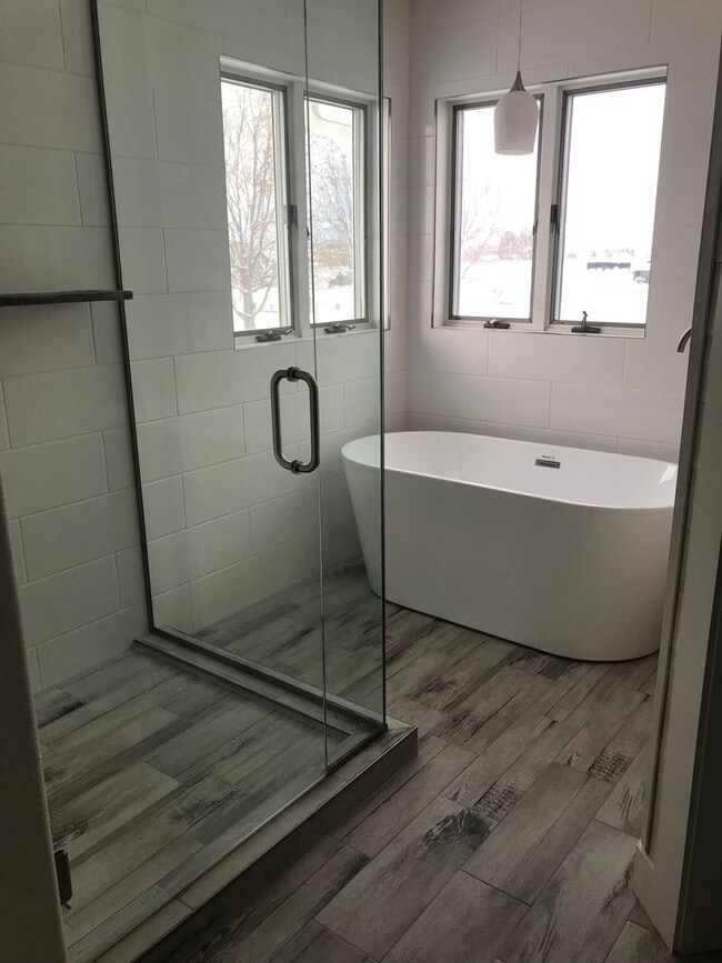 Building Photo - Beautiful 3-Bedroom Home with Modern Upgra...