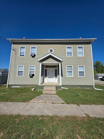 Building Photo - 702 W Main St