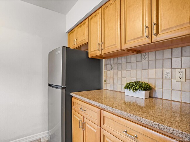 Building Photo - 600 Bedford Rd