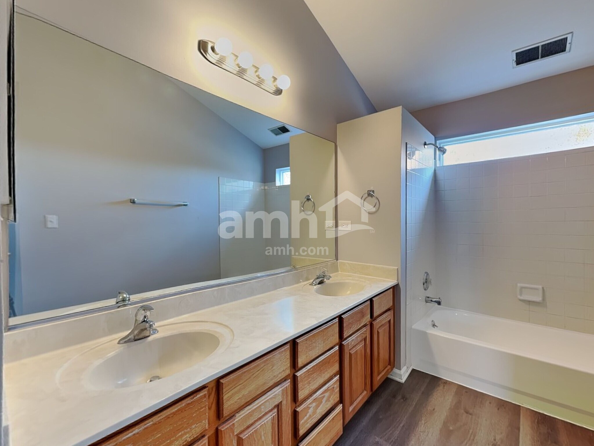 Building Photo - 2990 Waters Edge Cir