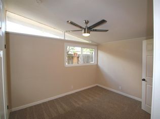 Building Photo - Great unit close to shopping and transport...