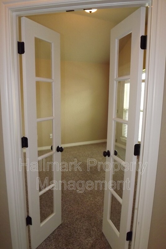 Building Photo - 613 S Silver Leaf Dr