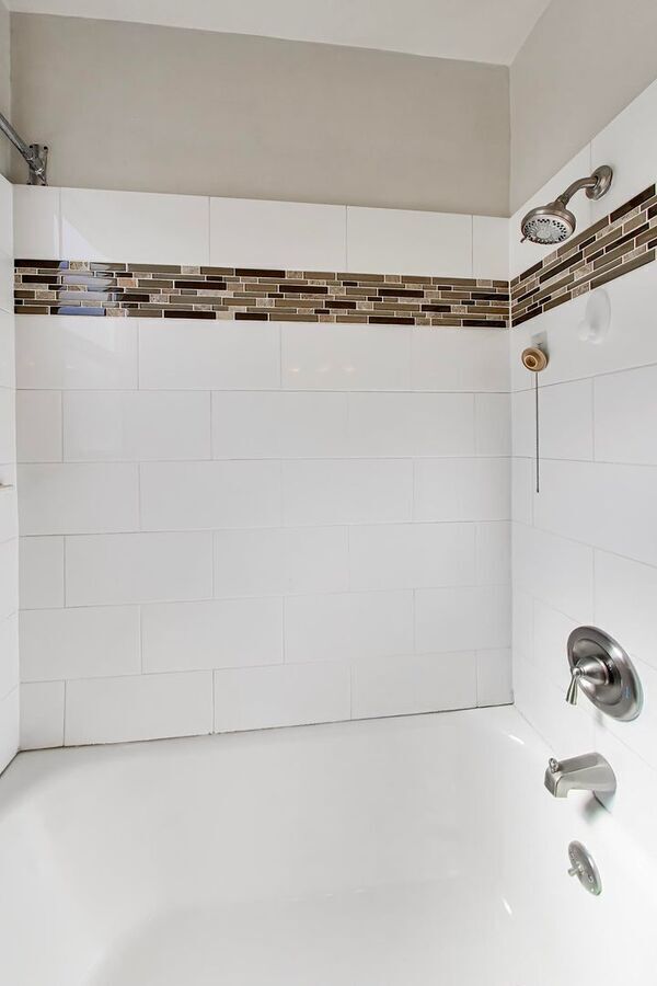 Building Photo - 825 55th St