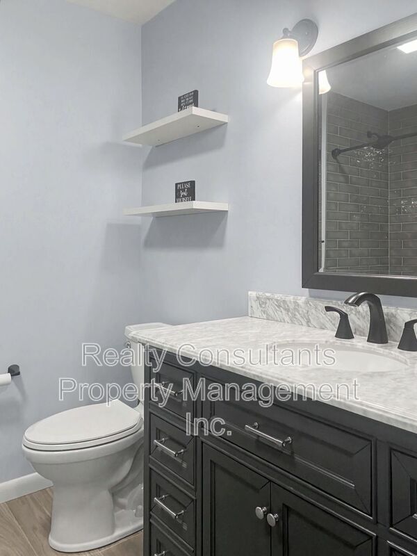 Building Photo - 3222 S Elm-Eugene St