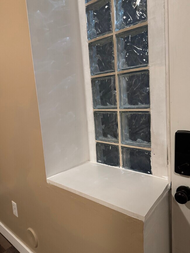 Building Photo - 1605 W Frankie Cir