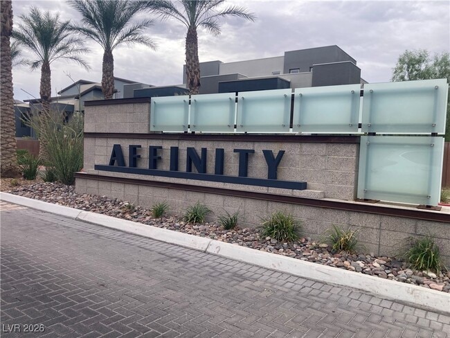 Building Photo - 1247 Rock Hls St