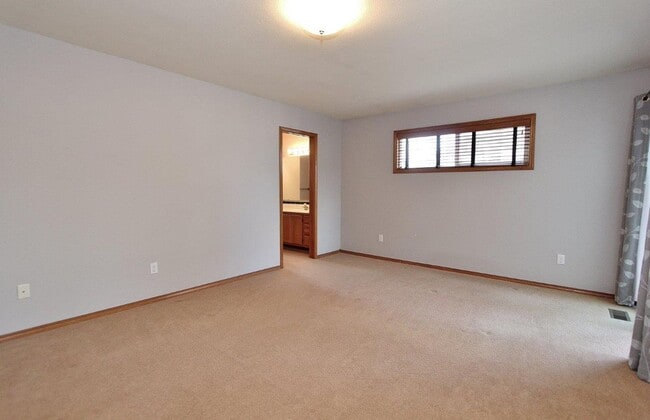 Building Photo - Single-Level Townhome Nestled in SE Boise