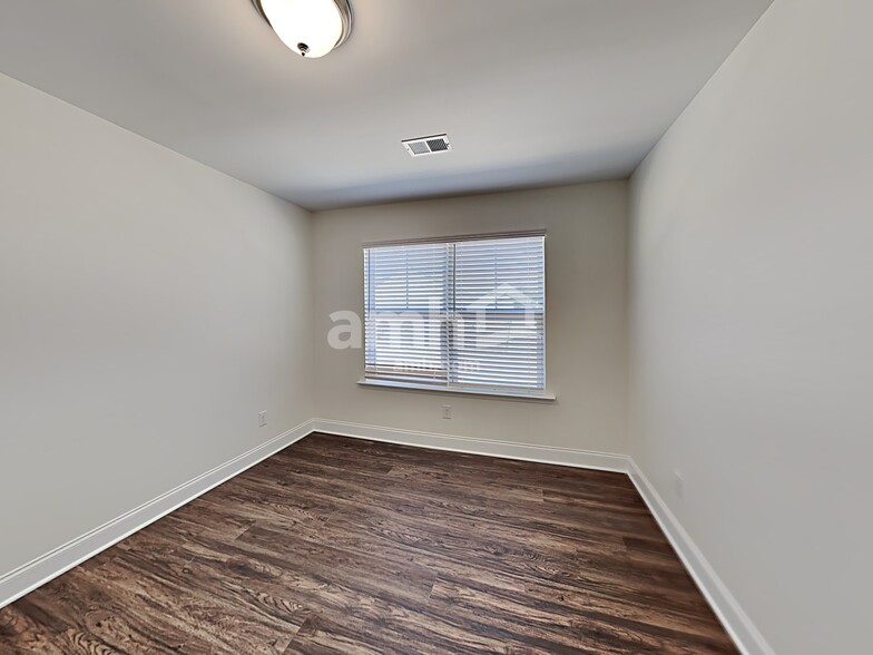 Building Photo - 637 Woodall Rd