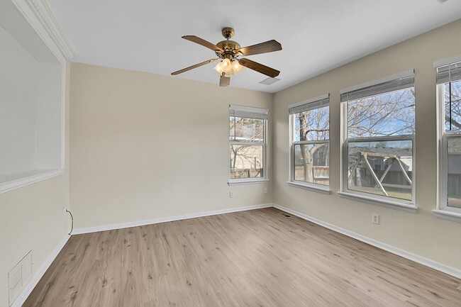 Building Photo - 3 bedroom, 2 bath home with 2 car garage in Highlands Ranch