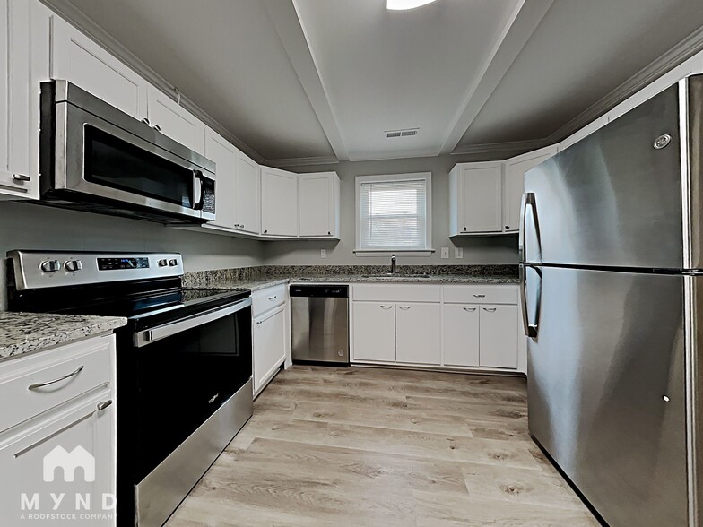 Building Photo - 128 Manor Cir
