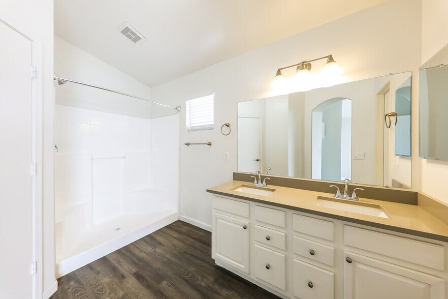 Building Photo - 2221 E Union Hills Dr