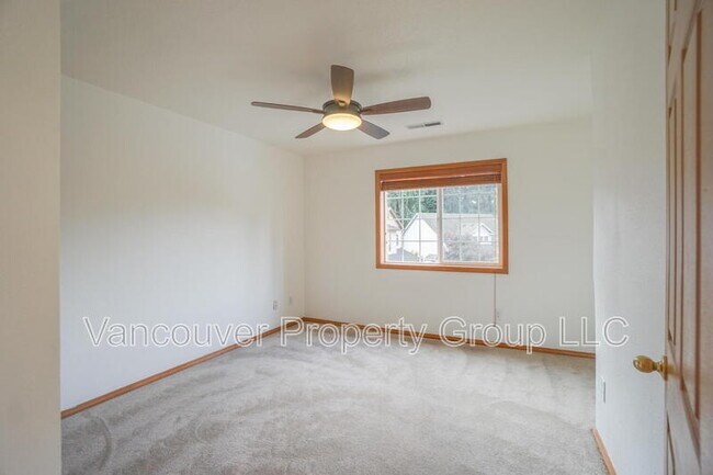 Building Photo - 15720 NE 13th Way