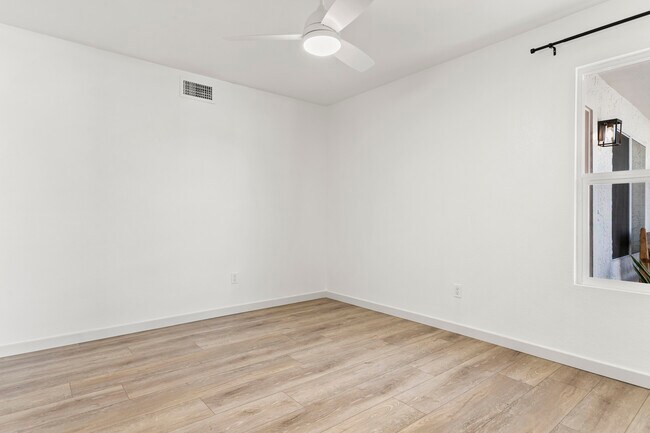 Building Photo - 6021 E Acoma Dr