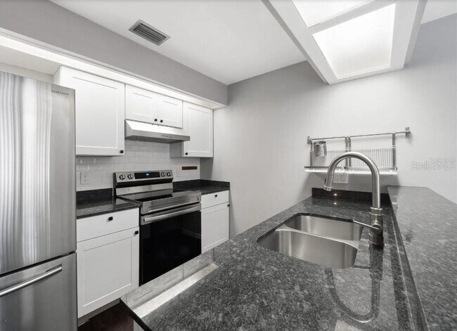 Building Photo - 2340 Sun Valley Cir