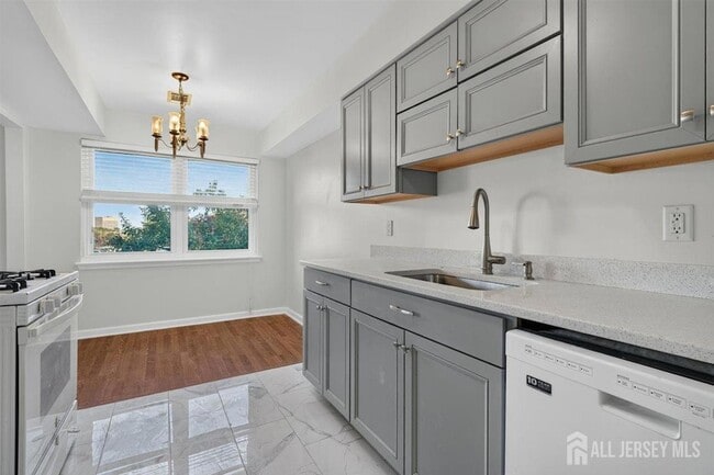 Building Photo - 94 Beverly Hl Ter