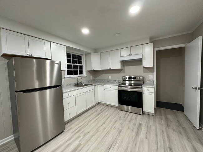 Building Photo - Newly renovated 4 bedroom home for rent!