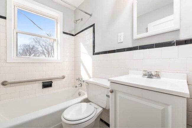 Building Photo - 114 Riverthorn Rd