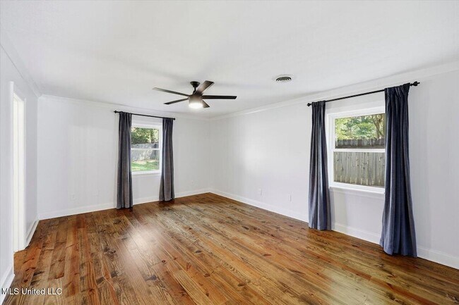 Building Photo - 144 Rollingwood Dr