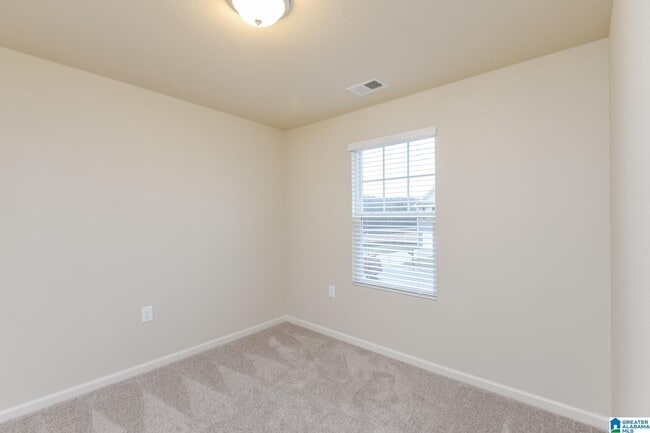 Building Photo - 690 Clover Cir