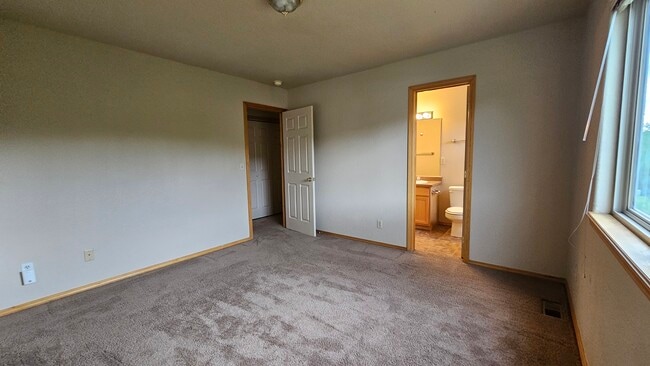 Building Photo - 1604 Columbine Village Dr