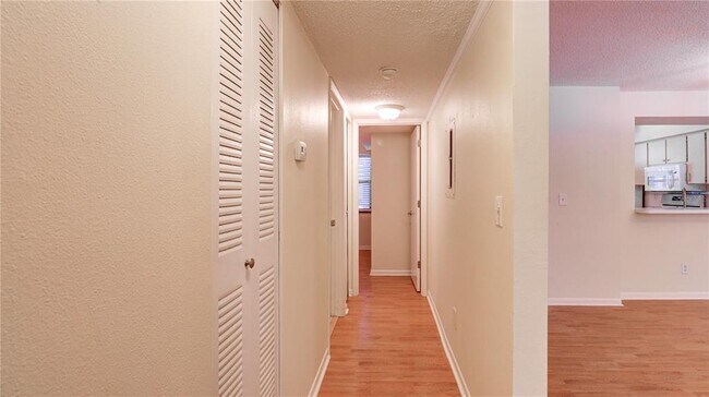 Building Photo - 3399 Mermoor Dr