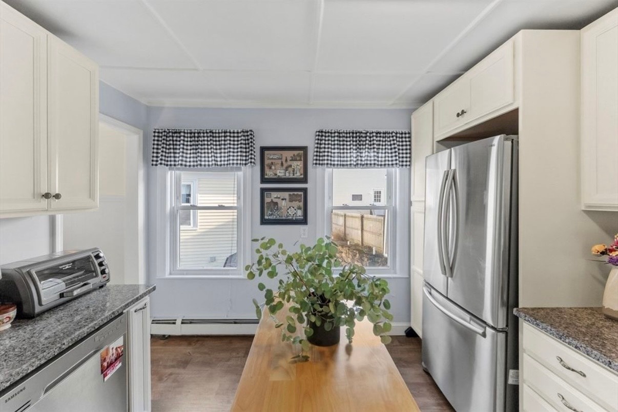 Building Photo - 8 Peck Ave