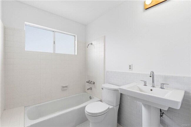 Building Photo - 1334 St Anton Dr