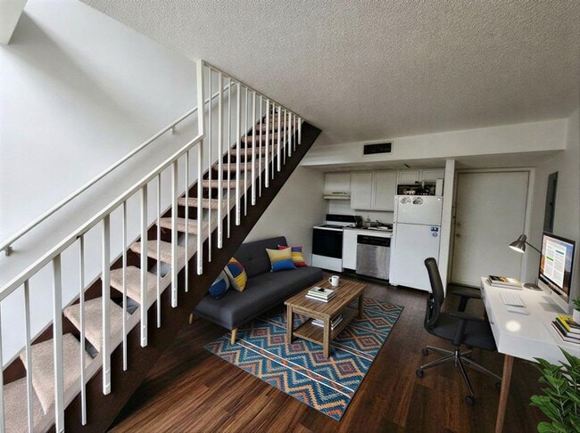 Building Photo - 701 W 25th St