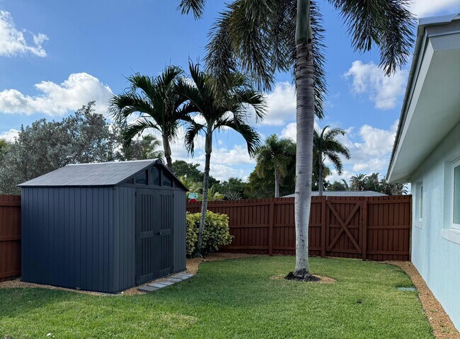 Building Photo - 1611 Treemont Ave