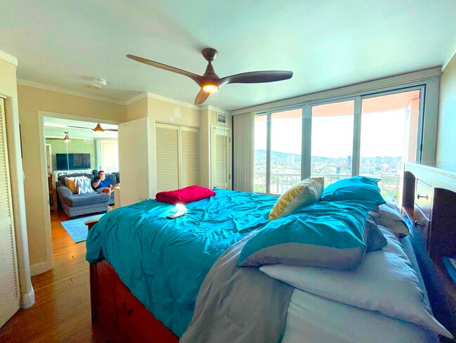 Building Photo - 801 S King St