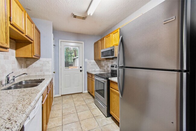 Building Photo - 10629 Royal Cavins Dr