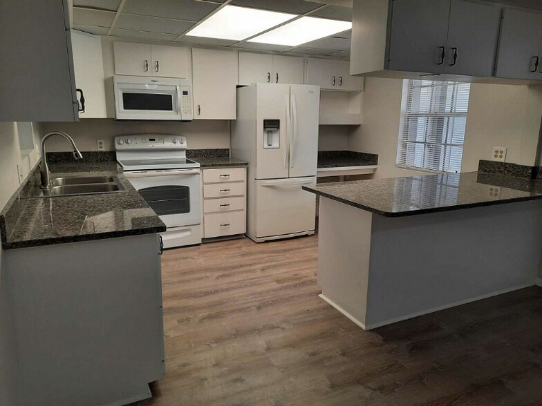 Building Photo - 2401 53rd Ave W