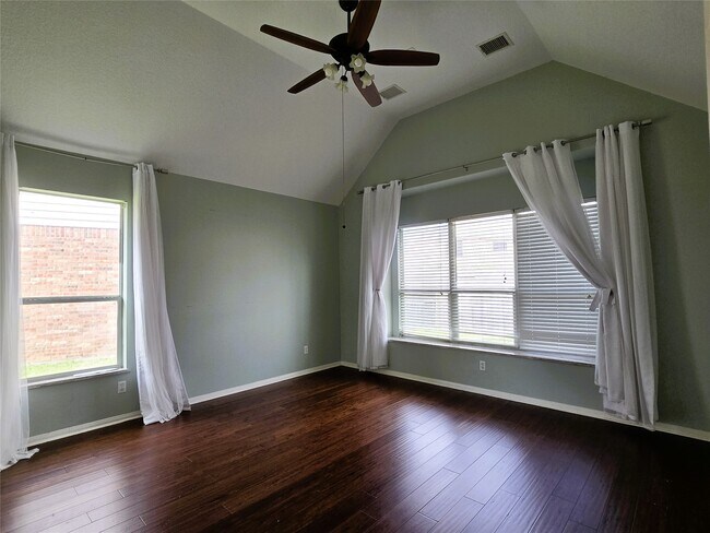 Building Photo - 4911 Russett Ln