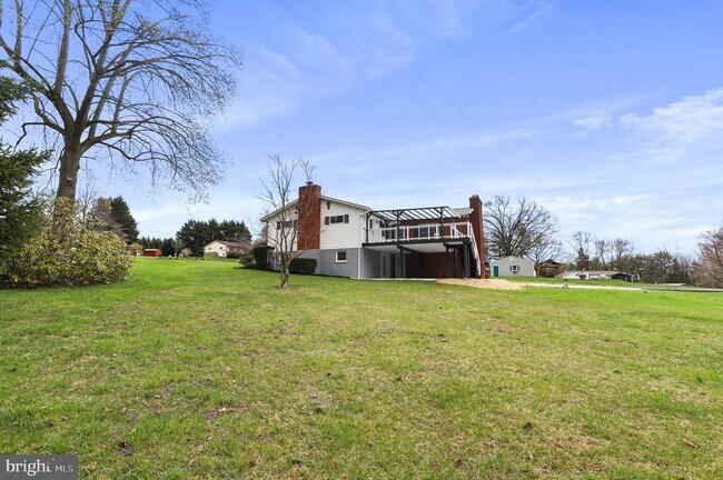 Building Photo - 5 Orchard Pl