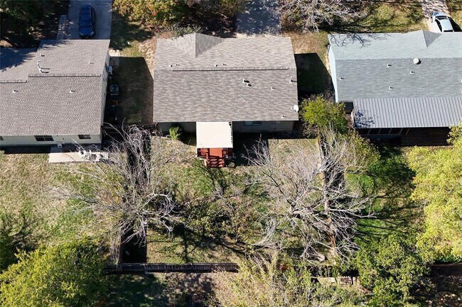 Building Photo - 7203 Barnsdale Way