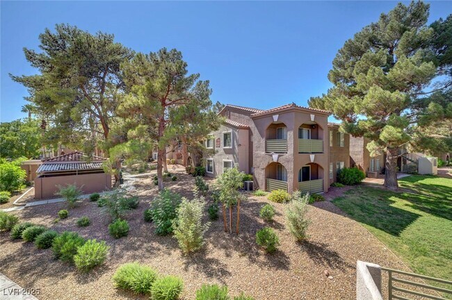 Building Photo - 2121 Blue Breeze Dr