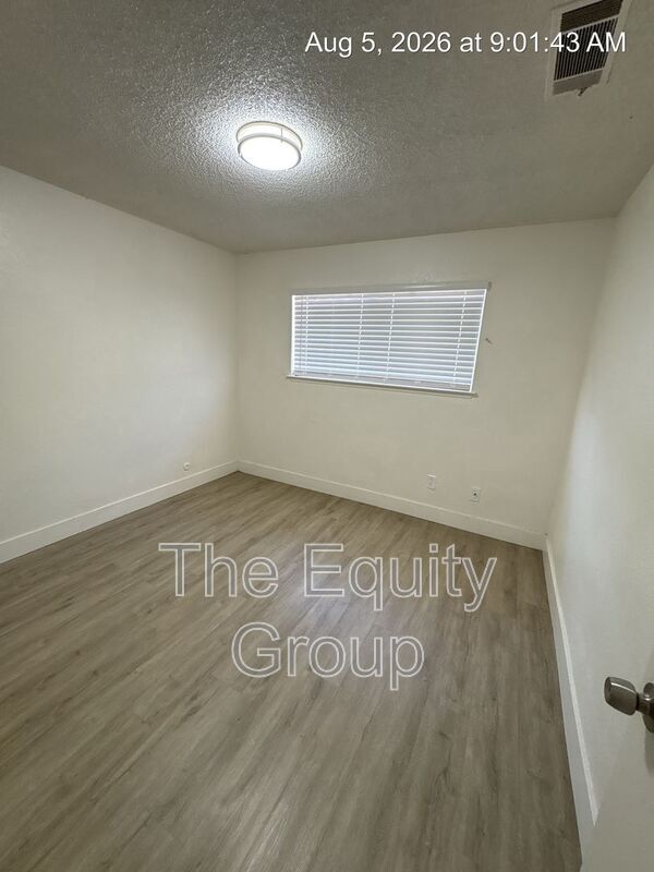 Building Photo - 2113 W Inyo Ave