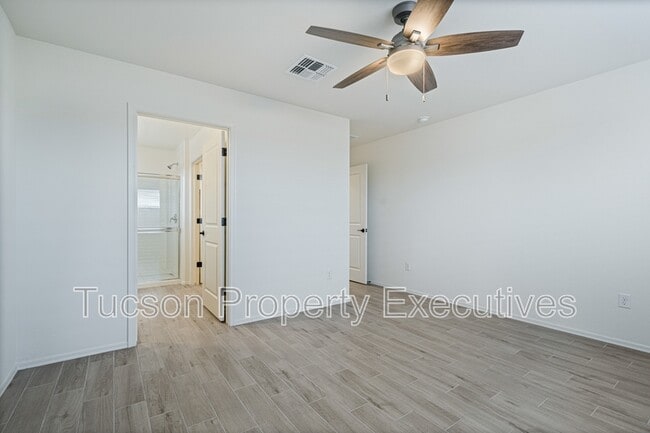 Building Photo - 10657 S Astraia Dr