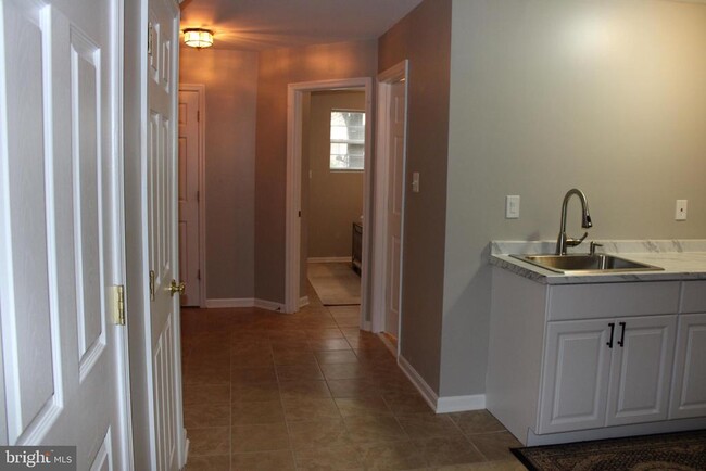 Building Photo - 14186 Hunters Run Way
