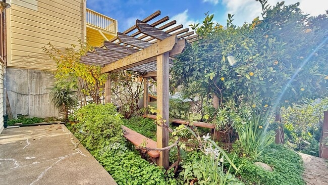 Building Photo - Charming Silver Terrace 3 Bedroom/1 BA SFH with Private Garden Oasis +Flex Bonus Room- AMSI