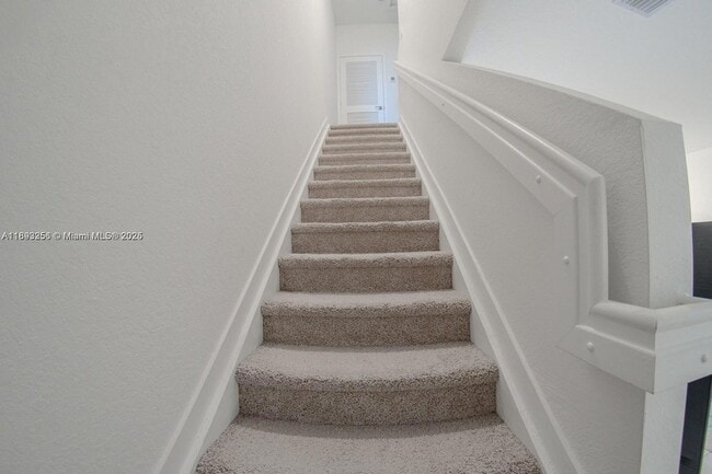 Building Photo - 544 NE 4th St