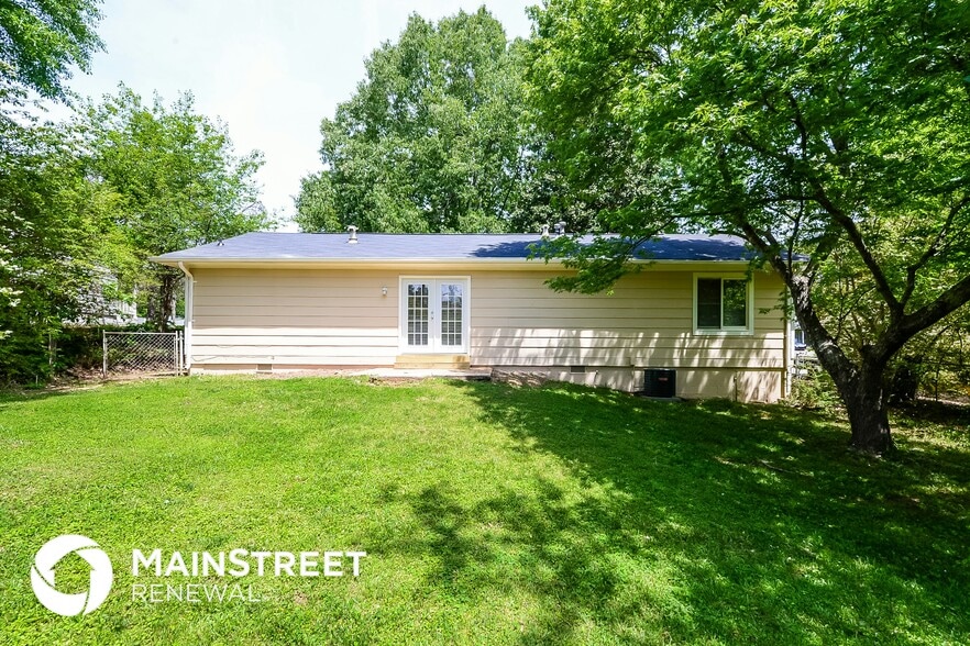 Building Photo - 3275 Creekwood Dr