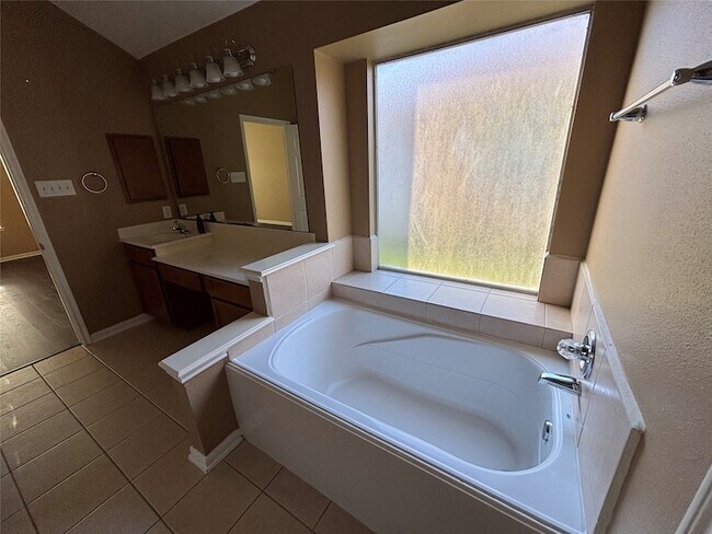 Building Photo - 10715 Lyndon Meadows Dr